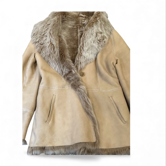 STEPHANE SARTE 100% Genuine Shearling, tan coat. US size S - Picture 2 of 16